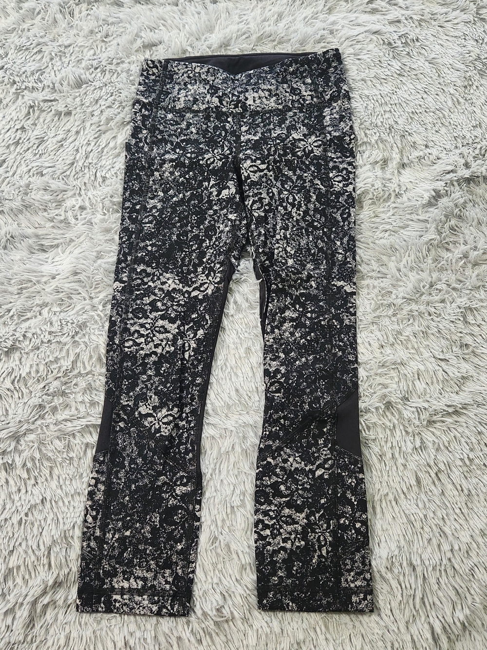 Lululemon Black and White Print Crop Leggings